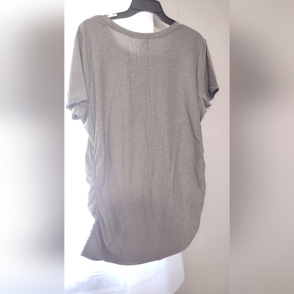 3 maternity tops - Picture 16 of 16